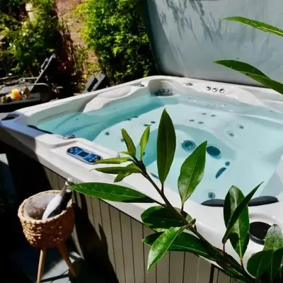 Huge Luxury 8 Bed Manor House Hot Tub Pool Table