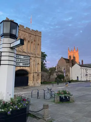 an old building with a street sign in front of it at Willow Barn luxury countryside accommodation in Bury St Edmunds in Bury Saint Edmunds