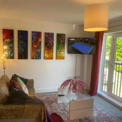 Warm & Cosy Homely 4 BDR Chesterton House w High Speed WIFI