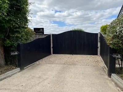 a black gate with signs on it on a driveway at The Retreat Field View in Little Maplestead