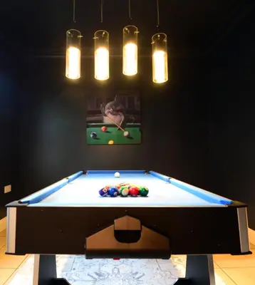 a snooker table in a room with ahibition at 5 Bedroom House - DISC0UNTS - Parking, Contractors, Group, Family in Braintree