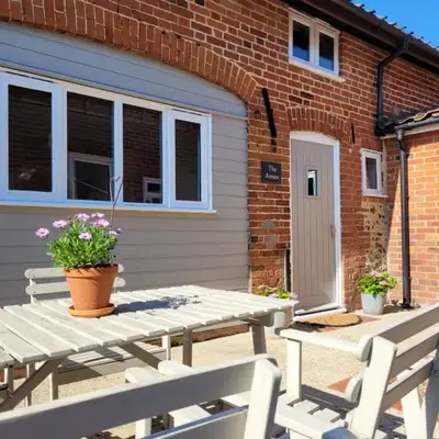 Entire 2 bed coach house in peaceful Norfolk village