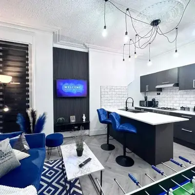Swanky Seaside Sanctuary w foozeball - Southend