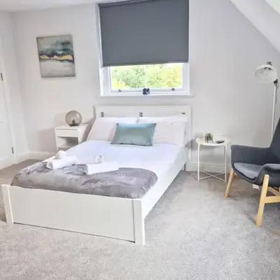 Hyland Apartment by CityNest