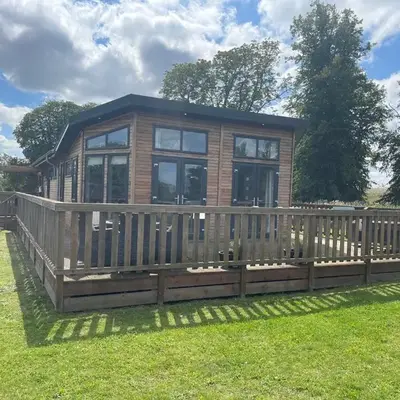 Glasshouse hot tub lodge