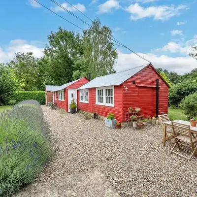 The Red Shed Entire home for 2 Private garden and parking 2 miles from Bury St Edmunds