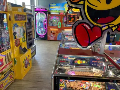 a store with a pinball machine with a heart on it at Ultimate serene getaway in East Mersea
