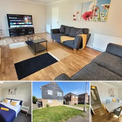 Modern 4-Bedroom Contractor Base in Lexden with Parking