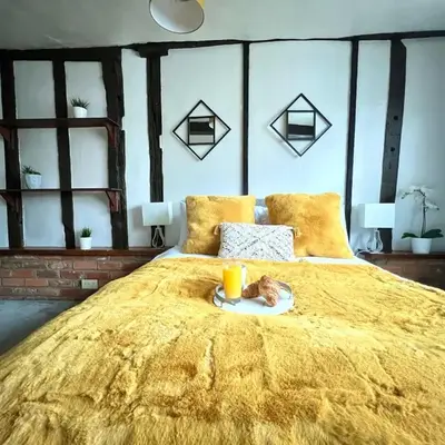 Duchess Apt 1 Serviced 3BR Apartment in Colchester Perfect for Contractors