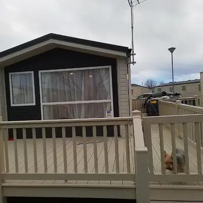 PET FREE family mobile Home sleeps 8 with large secured decking Sea wick holiday park
