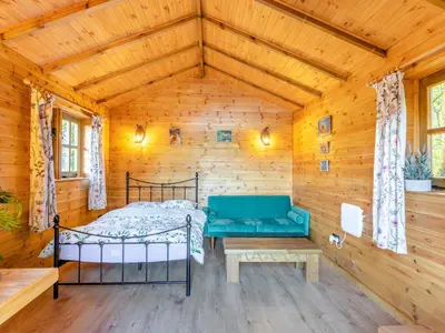 a bedroom with a bed and a bench in a room at Beavers- Uk45706 in Cambridge