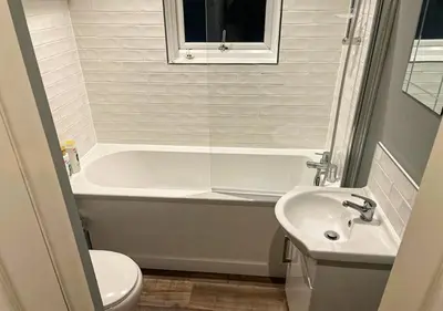 a bathroom with a tub and a sink and a toilet at Stylish & Modern Apartment - Southend Stays in Southend-on-Sea
