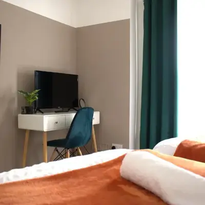 Spacious 2BR Apartment Central Colchester Near Station Fast WIFI