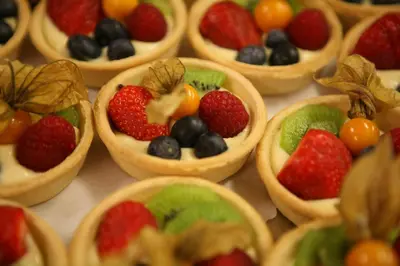 a bunch of fruit in small fruit baskets at Best Western Priory Hotel in Bury Saint Edmunds