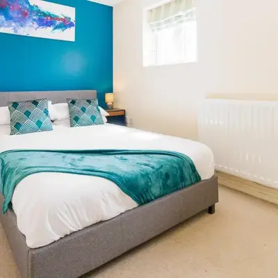 Cambridge 4 Bedroom Sleeps 9 Wi-Fi Garden