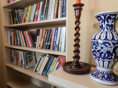 a blue and white vase sitting next to a book shelf at 11a Market Cross Place in Aldeburgh
