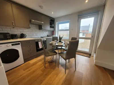 a kitchen with a table and chairs in a kitchen at Little Oaks House - Historic Charm & Modern Comfort in Colchester by Catchpole Stays in Colchester