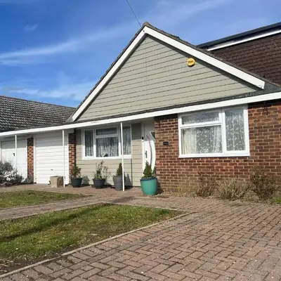 Cozy 3 bedroom bungalow in rural location