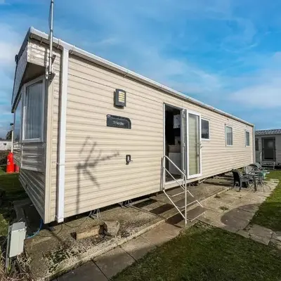 Great Caravan With Modern Furnishings At Dovercourt Holiday Park Ref 44007D