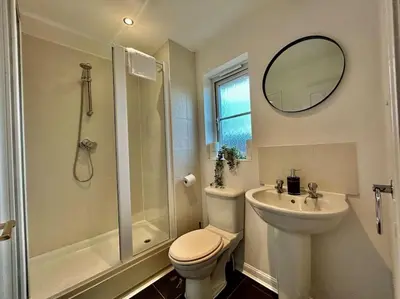 a bathroom with a toilet and a sink and a shower at 6 Bedroom House - DISC0UNTS - Parking, Contractors, Group, Family in Braintree