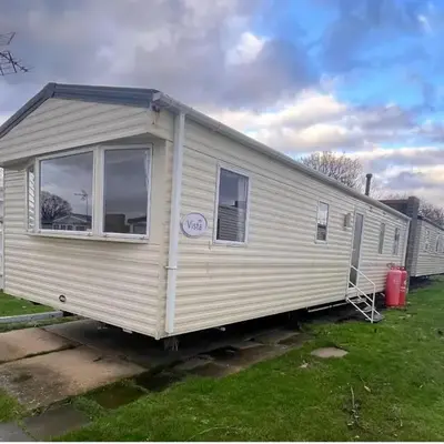 3 Bedroom Caravan - Sleeps 8 - Parking Wifi Pool