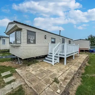 6 Berth Caravan At St Osyth Beach Holiday Park In Essex Ref 28007Gc