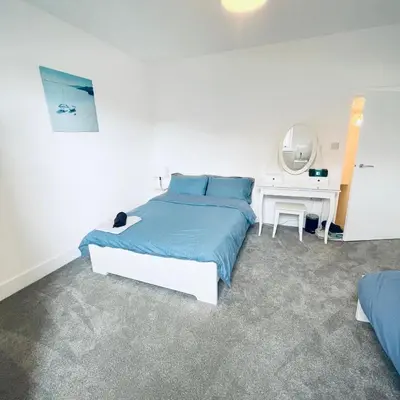 a bedroom with a bed and a desk and a mirror at 2 Bed Flat - Sleeps 5 - Parking - Wifi in Cambridge