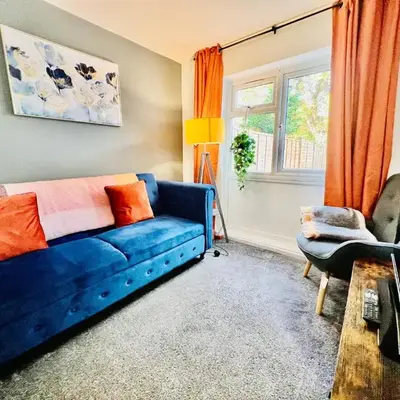 4 Bedroom House in the Heart of Basildon 2 mins to Town Center I Weekly or Monthly Stay Offer I Free Parking I Sleeps 7