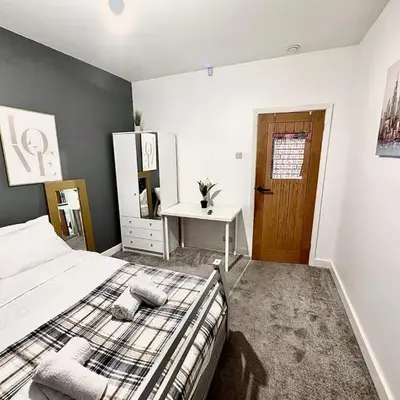 Double bedrooms In Spacious Home