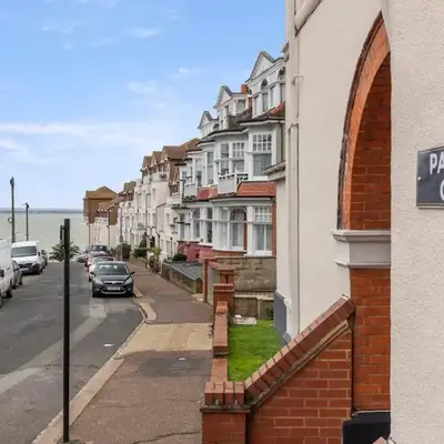 Modern 2 Bed Gem Southend on Sea Free parking