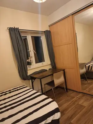 a small room with a desk and a window at Happy place in Milton
