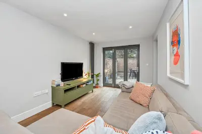 a living room with a couch and a flat screen tv at 7D Albert St - sleeps 4 guests with parking on request in Bury Saint Edmunds