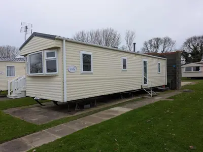 a mobile home is parked in a yard at Highfield Grange Holiday Park Clacton in Little Clacton