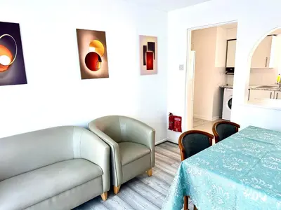a living room with a couch and a table at Modern Stylish 4Bed 2 Bath in Pitsea, Basildon Essex 2 Free Carpark in Nevendon