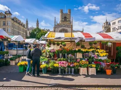 two people standing in front of a market with flowers at Stylish 3-Bedroom Detached Home in Cambridge in Chesterton