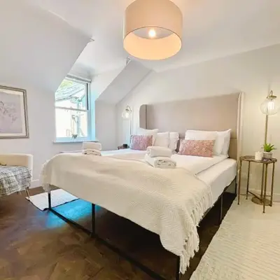 Bright Mews House with Garage in Heart of Cambridge