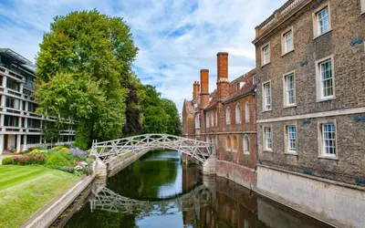 a bridge over a river between two buildings at Luxury City House - 1 min from river - Parking - Sleeps 10 in Cambridge