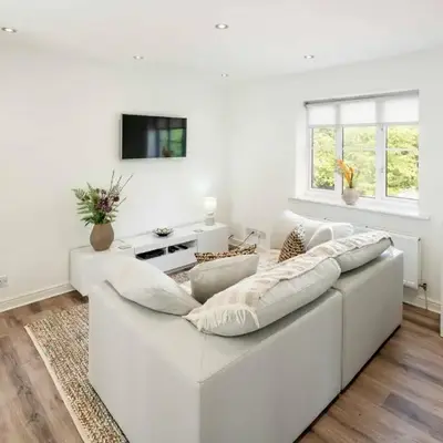 Loughton Hideaway: Cozy 1BD Near Tube & Nature