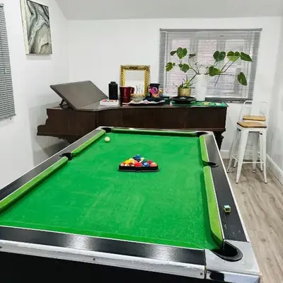 Hertford Home detached garden parking pet allowed