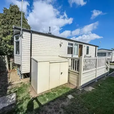 Cosy Caravan With Decking At Oaklands Holiday Park In Essex Ref 39042Cf