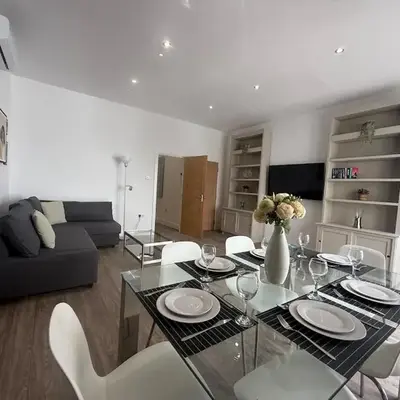 Stylish 3 bed spacious flat