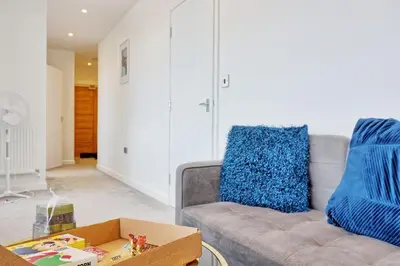 a living room with a couch and a box at Cozy 1 Bed Flat Corringham-Essex in Fobbing