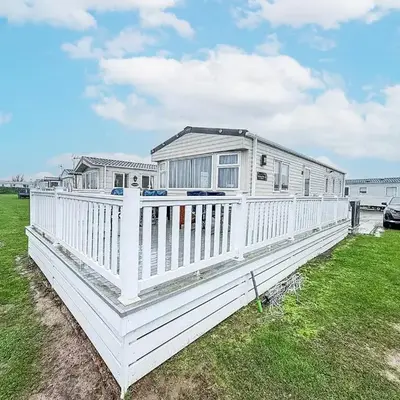 Stunning Caravan With Wifi & Decking At St Osyth Beach In Essex Ref 28007Sv