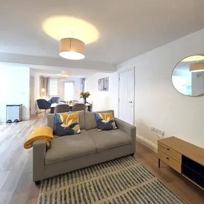 Deluxe One Bed Flat at Dawe Luxury Suites - An Entire Apartment near Ely Cathedral & Train Station - Ideal Gateway to Explore Ely