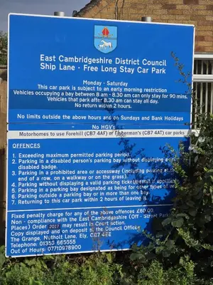 a sign for a free long stay car park at Cozy One Bed Flat at Dawe Luxury Suites - An Entire Apartment near Ely Cathedral & Train Station - The Perfect Base to Explore Ely, Cambridge, Norfolk & London - 2 Guests Max & Pet Friendly in Ely