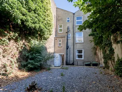 an empty driveway in front of a building at Cosy flat in the heart of Southend Pass The Keys in Southend-on-Sea