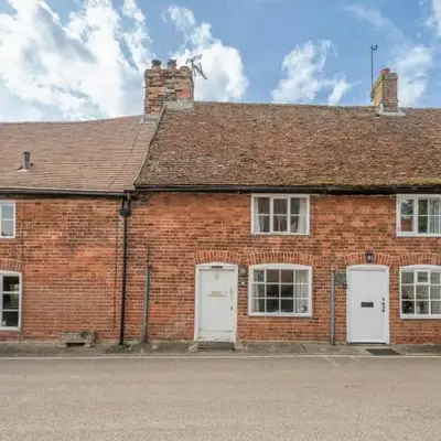 Charming 2BR Cottage