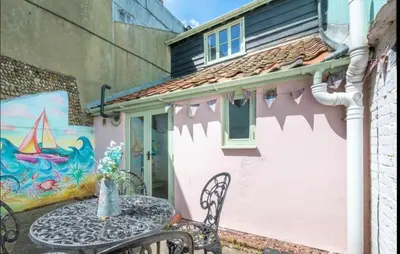 a table and chairs in front of a building at Pilots House Aldeburgh in Aldeburgh