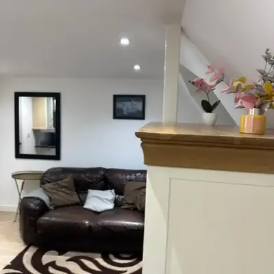 A Cosy and Spacious Studio Flat
