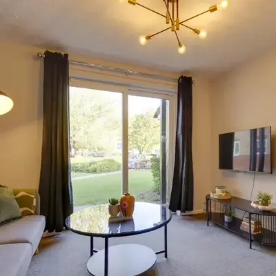 Pass the Keys Ground Floor Apartment with Free Parking